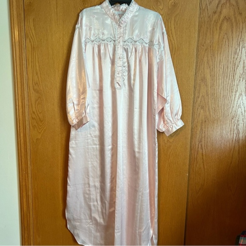 Erika Taylor size large pink with lace maxi nightgown